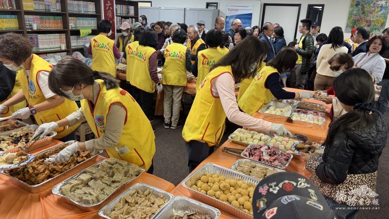 橙縣臺灣傳統週招待來賓品嚐家鄉美食