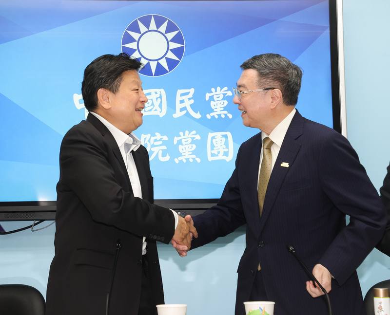 Premier Cho Jung-tai (right) and Fu Kun-chi, caucus whip of the main opposition Kuomintang. CNA photo April 28, 2025