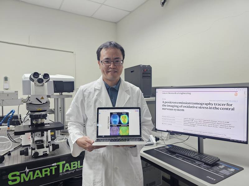 國立中山大學生技醫藥研究所助理教授孫羽佑（圖）與美國維吉尼亞大學、聖猶達兒童研究醫院跨國合作，將原本用於治療漸凍人的藥物，開發為非侵入式探測顯影技術