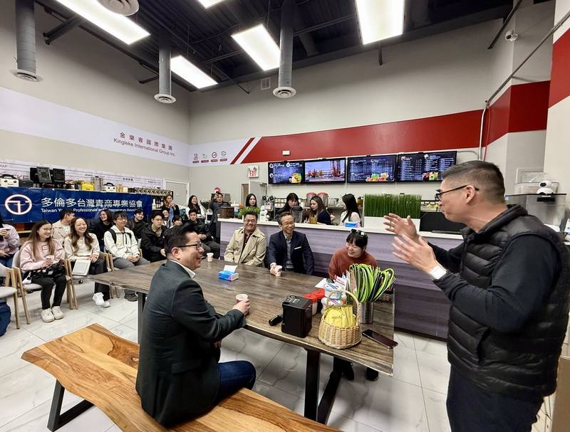 加拿大「茶坊168」集團創始人林裕淵（右），應多倫多青商專業協會（TYPEA）分享北美珍珠奶茶創業心得