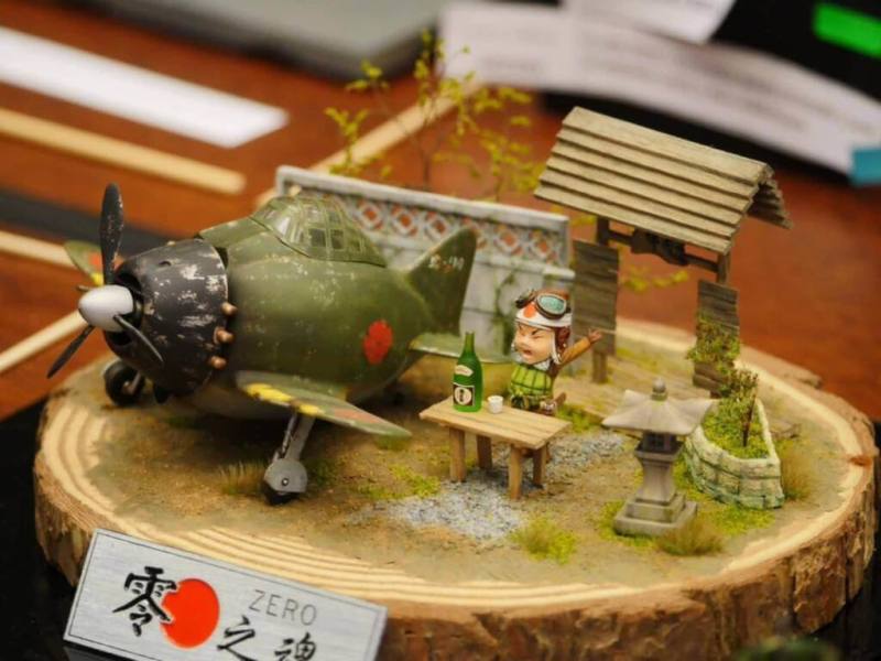 台灣專業模型選手在匈牙利參與「莫雄堡模型大賽」獲得5面金牌、5面銀牌及1面銅牌的亮眼佳績。選手呂濤以蛋形零式戰機作品獲得趣味組銅牌。（駐匈牙利代表處提供）