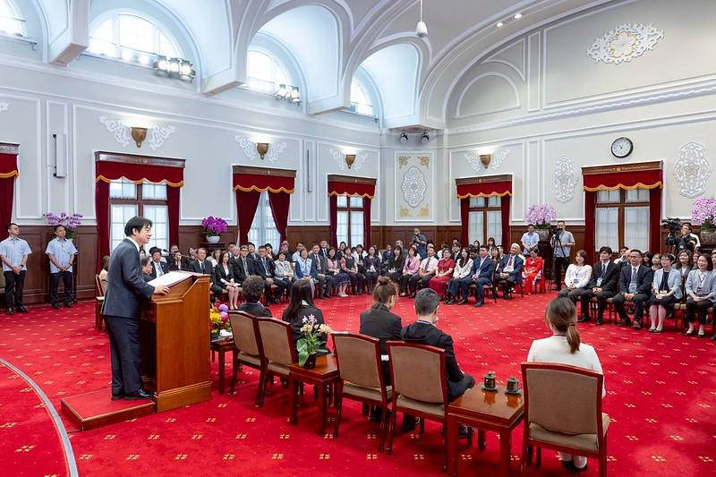 賴清德總統29日上午接見「114年全國模範勞工、全國模範移工及其眷屬」