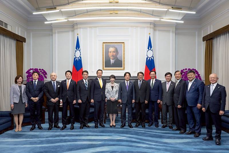 President Lai poses for a photo with Japanese Diet Member and former Minister of State for Economic Security Takaichi Sanae.