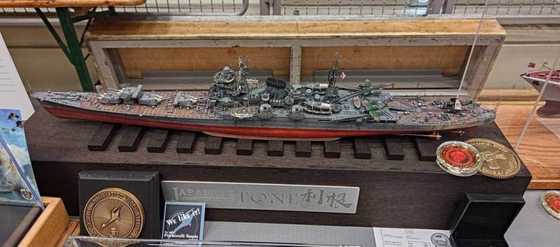 台灣專業模型選手在匈牙利參與「莫雄堡模型大賽」獲得5面金牌、5面銀牌及1面銅牌的亮眼佳績。選手王丞邑以耗時7年完成的作品「重巡洋艦利根號」榮獲船艦大師組金牌。（駐匈牙利代表處提供）