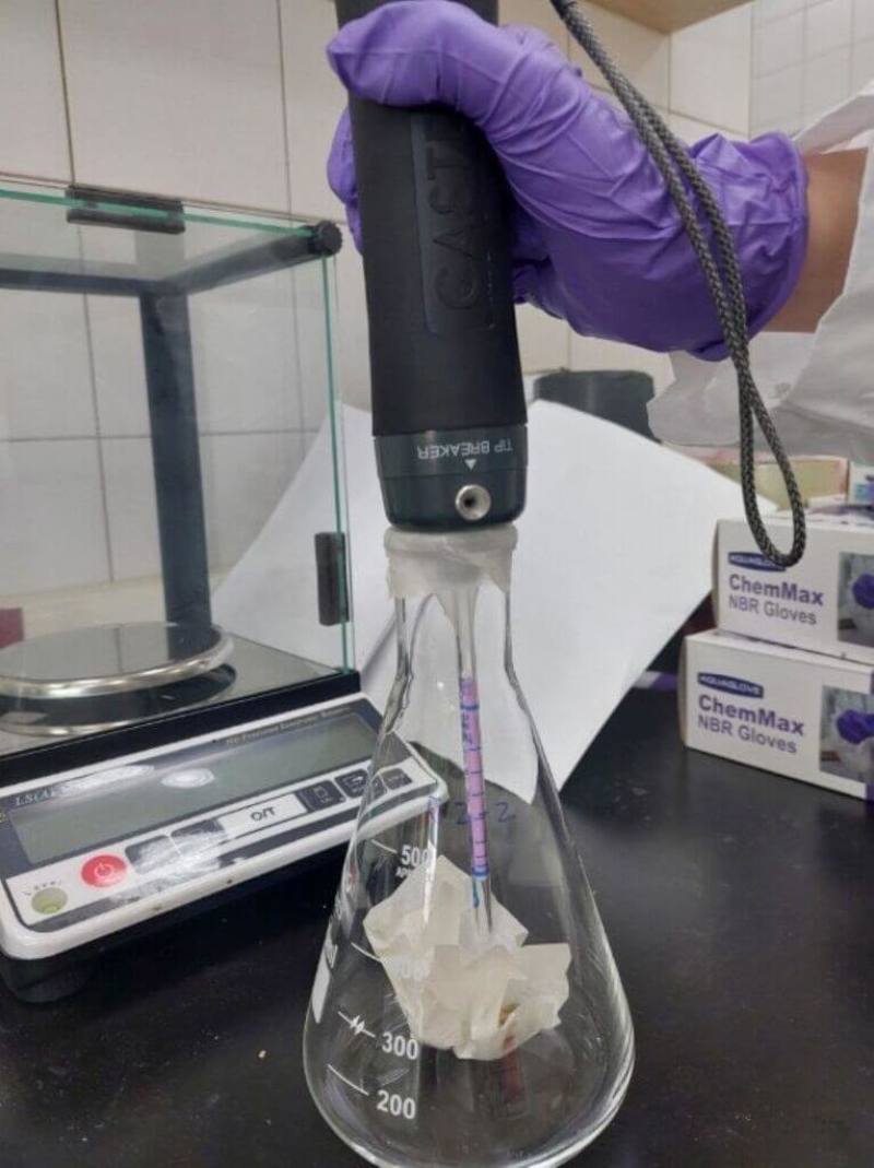 農業部畜產試驗所研發適合於蛋雞飼養使用的益生菌，試驗結果，母雞吃了不但提升生產效率及雞蛋品質，還能有效減少糞臭味，未來將透過技術移轉商品化。（農業部提供）