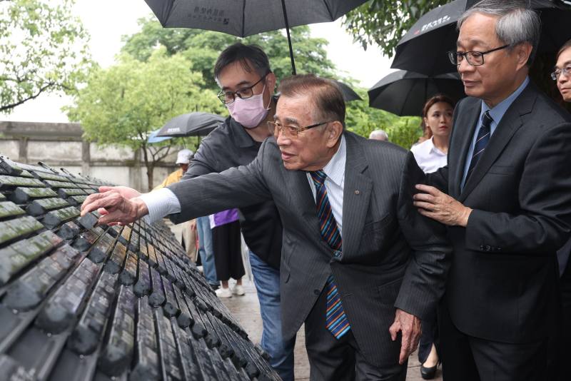 The political victims and their family members attended the event on Apr. 24