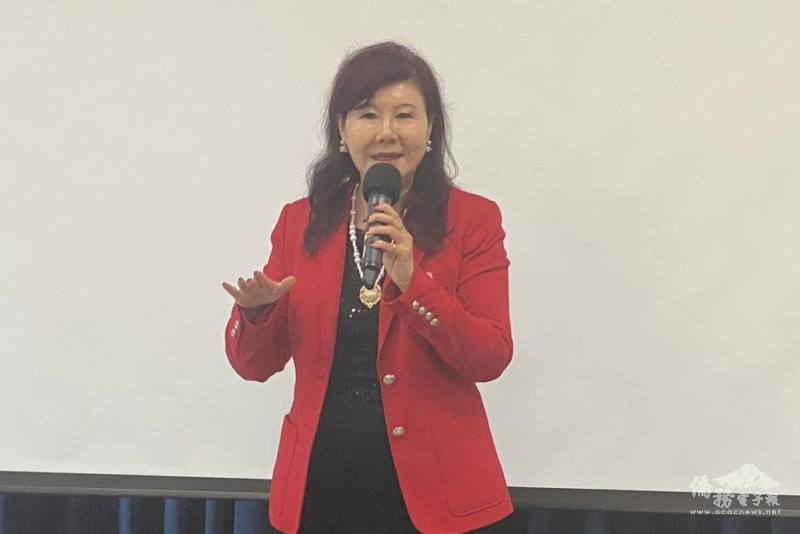 世華大洛杉磯分會會長劉煥君表示將首度試辦海外青年文化大使獎學金