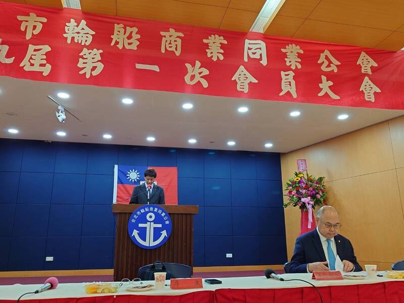 台北市輪船商業同業公會28日在台大校友會館舉行會員大會，貨櫃三雄長榮、陽明、萬海高層均出席。