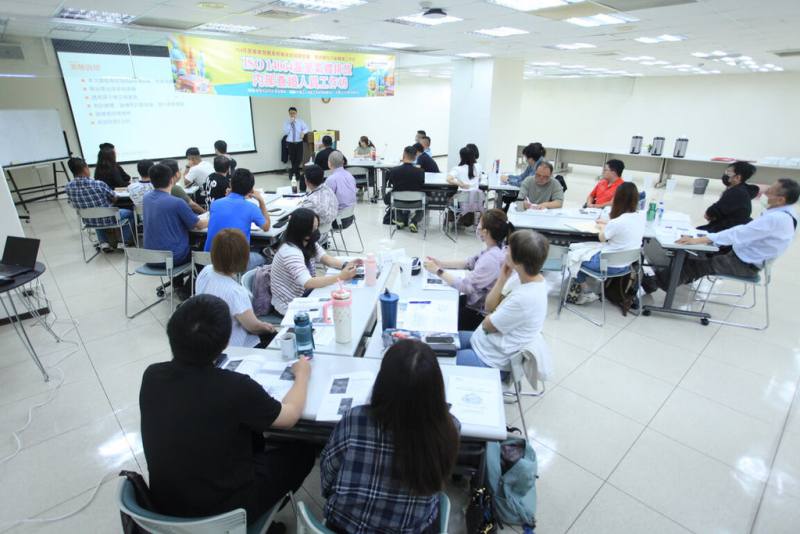 台南市政府29日起一連2天在南台灣創新園區舉辦「ISO 14064溫室氣體排放內部查證人員工作坊」，盼協助產業強化減碳能力。（台南市政府提供）