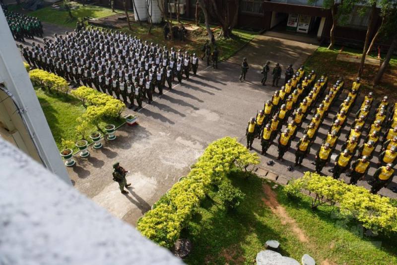 鑑測前實施戰備檢查。（陸軍206旅提供）