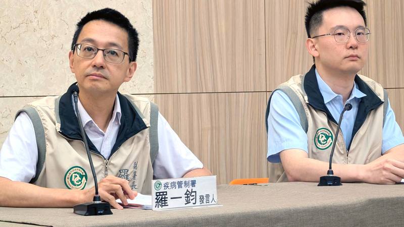 衛福部疾管署表示，國內今年截至28日，已累計125例侵襲性肺炎鏈球菌感染症（IPD），為近6年同期新高。疾管署發言人羅一鈞（左）指出，今年疫情較往年嚴重，推測仍與免疫負債有關，加上今年初流感疫情較嚴重，IPD疫情通常會伴隨流感疫情升高，因此導致IPD疫情也較前幾年高。