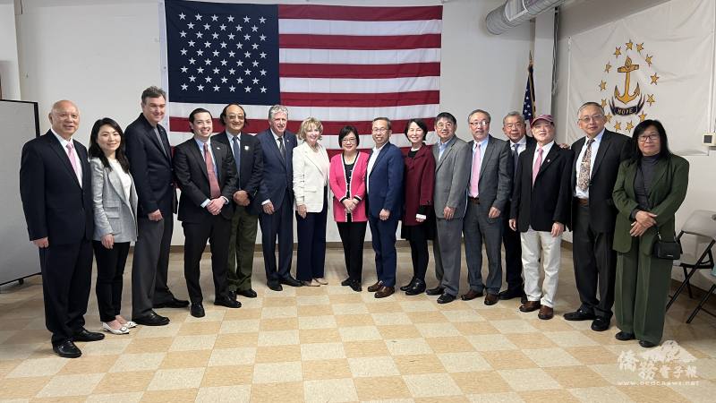 國際領袖基金會共同創辦人董繼玲、Joel Szabat和新英格蘭分會理事合影