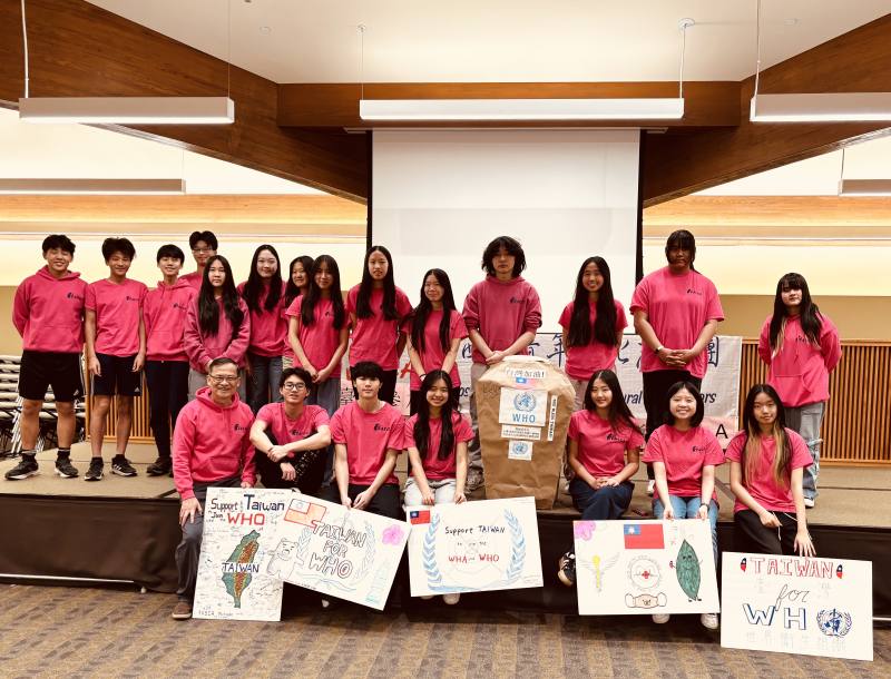 The members of FASCA MI with their posters and sky lantern in support of Taiwan