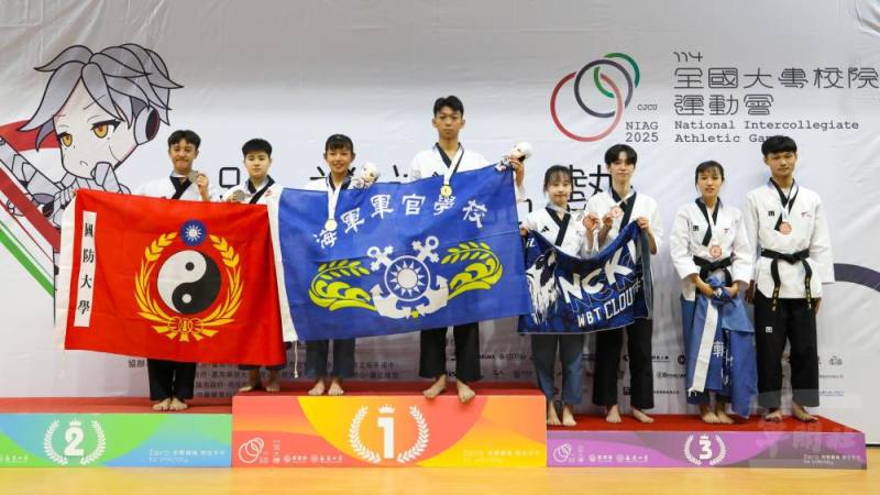 海軍官校及國防大學包辦一般混合雙人組金銀牌，展現軍校生卓越實力。（青年日報提供）