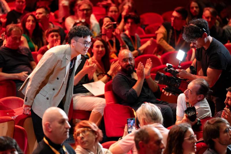 電影「我家的事」導演潘客印（左）遠赴義大利參與烏迪內遠東國際影展放映活動，他感動表示，該片是用大家的才華和愛拍攝出來的，愛很強大、堅固且美好。（攝影Alice Durigatto提供）