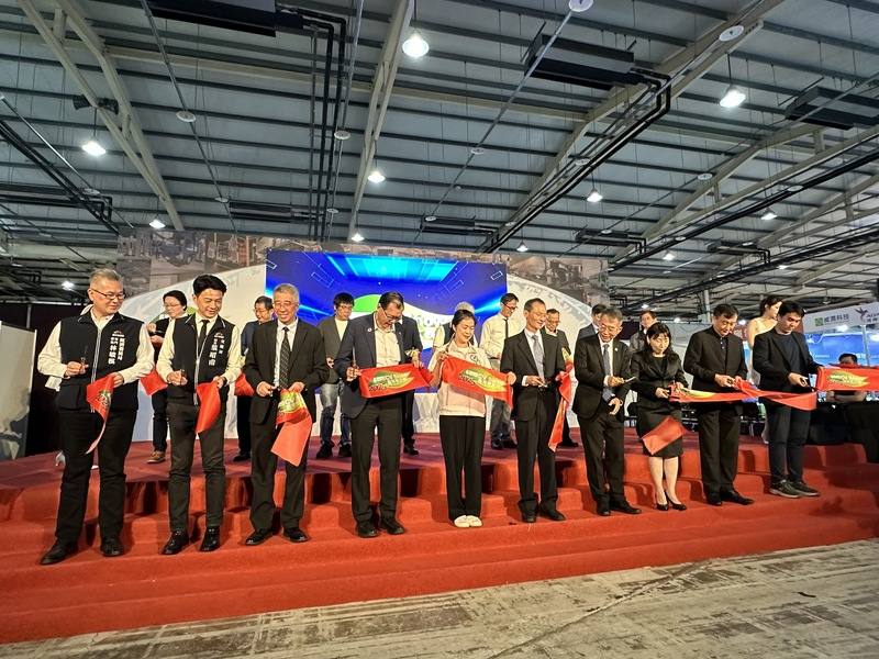 2025商用車大展1日在台中國際展覽館登場，產官學各界齊聚，透過展覽呈現商用車最新發展趨勢