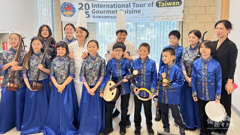 築夢青少年國樂團的演出獲兩位廚藝講師讚賞有加