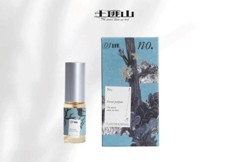 農業部林業及自然保育署開發的「山林製造」，有多款酷炫產品，其中以一款名為「土匪山森林」的香水，就是以台灣特有種的肖楠為主角製造。（林保署提供）