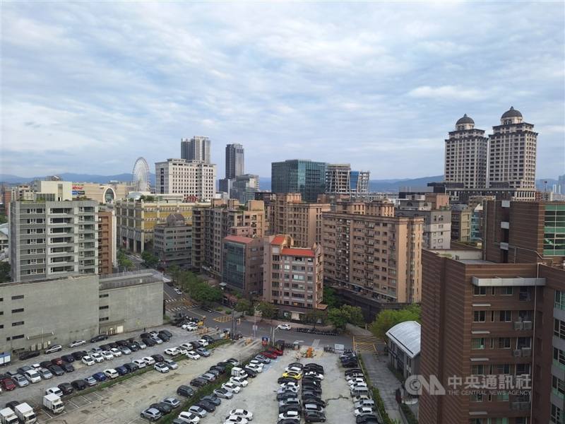 囤房稅2.0今年5月開徵，房東申請優惠稅率的期限延長到6月2日。（中央社檔案照片）