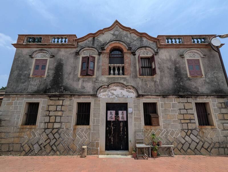 2025台灣國際紀錄片影展前進台灣離島，攜手金門村復號，10日起將在歐陽鐘遠洋樓「莿桐寫真館」（圖）播放紀錄片