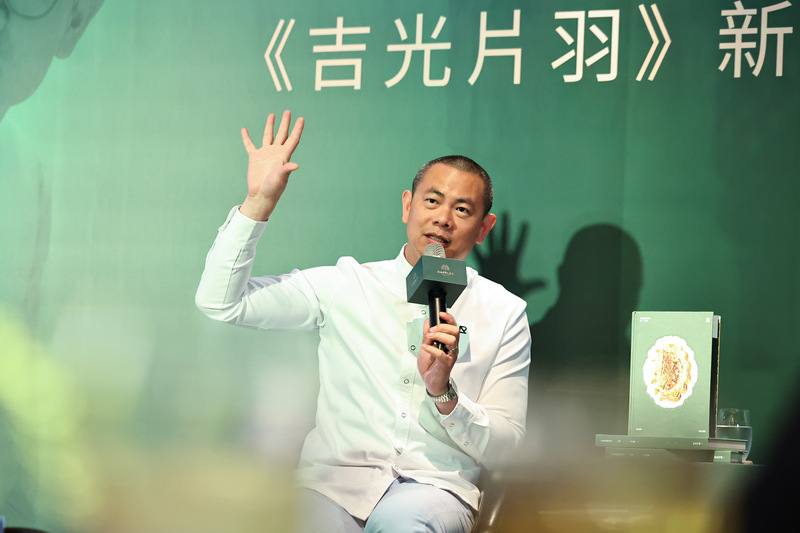 台灣名廚江振誠（圖）「吉光片羽」新書發表會2日中午在台北舉行，江振誠分享書名來由