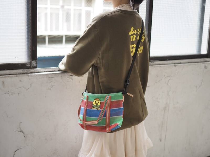 富邦美術館迎接開館1週年，3日起將推出以本土藝術家與品牌為核心的快閃展覽，參展陣容包含塗鴉藝術家大腸王，將帶來以著名角色「大腸王寶寶」延伸的文創商品。（富邦美術館提供）