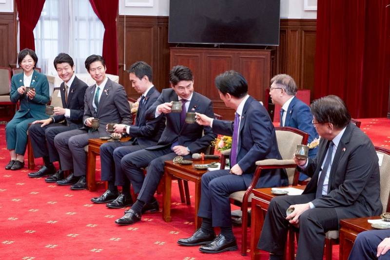 總統接見「日本自民黨青年局幹部訪台團」