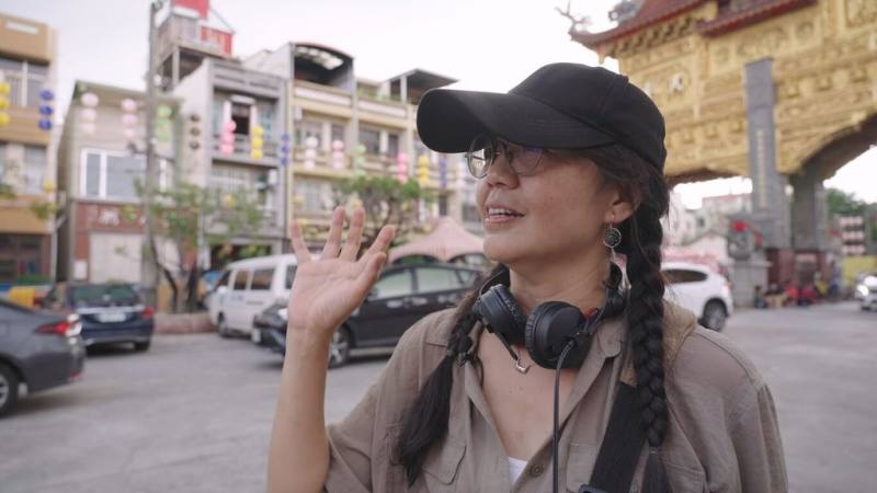 聲音藝術家范欽慧（圖）長年推廣聲景（Soundscape）觀念，她親自探訪屏東宗教盛事「東港迎王平安祭典」，試圖以聲景傳達信仰文化與歷史。（公視提供）