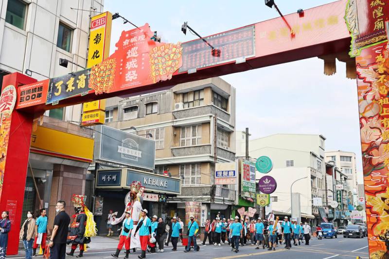 2025清領台灣府城建城300年，台灣府城隍廟3日重啟睽違19年「巡城祭」，全台城隍廟齊聚巡行4大城門，一同守護地方、保佑百姓。（台南市政府提供