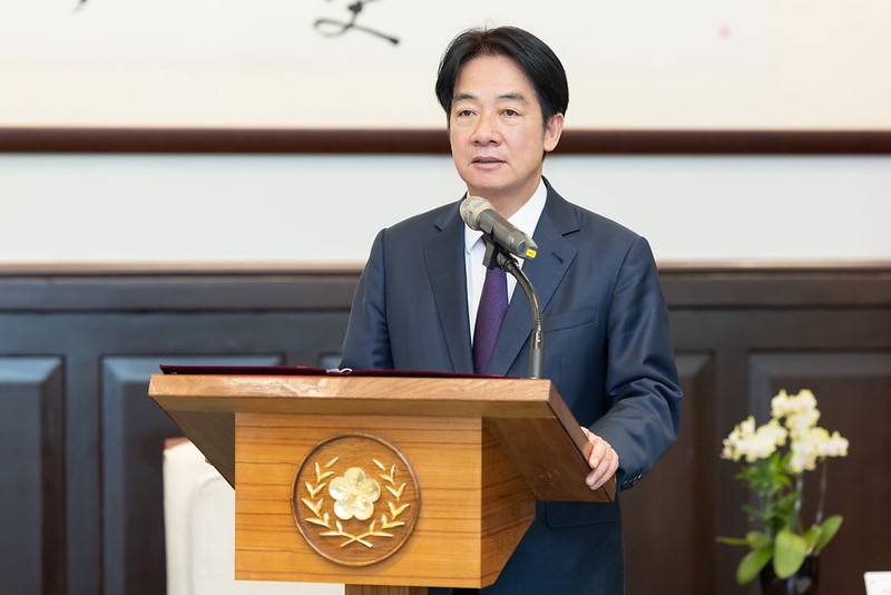 President Lai addresses a delegation from the Atlantic Council.
