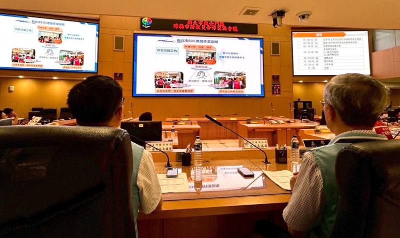 金門縣消防局日前與新北市消防局在「跨縣市防救災合作會議」中，就跨區互助支援、兵棋推演及長期合作平台等議題進行交流。（金門縣消防局提供）