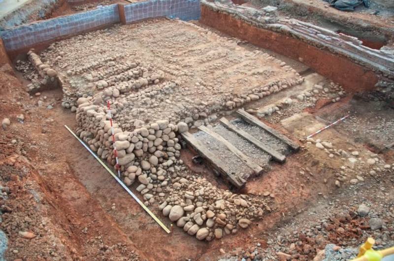 圖為2020年桃園捷運綠線G07站工程發現清代鐵道遺構。（圖取自桃園捷運工程局網頁dorts.tycg.gov.tw）