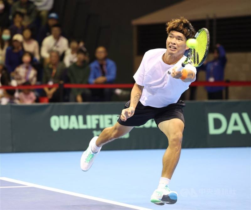 台灣網球好手何承叡（圖）攜手澳洲搭檔羅米奧斯（Matthew Romios），4日在世界職業網球協會（ATP）挑戰賽廣州站的男雙冠軍戰，以6比3、6比4如願稱王。（中央社檔案照片）
