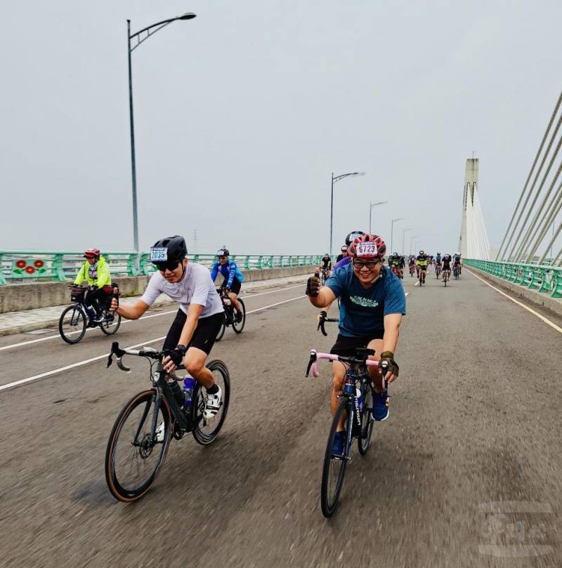 257旅通信連官兵參與單車社團，透過運動紓壓、強化體能，落實健康生活目標。（257旅提供）