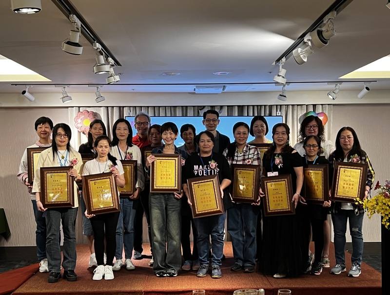 母親節即將到來，安得烈慈善協會3日下午舉辦第5屆柔韌母親表揚活動，表揚15名來自全台灣各地的堅強母親。