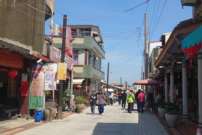 每年3月在台南市後壁區舉辦的台灣國際蘭展吸引大量參觀人潮，不少遊客除了逛蘭展，也會順道造訪鄰近景點，菁寮老街因此增加不少遊客。