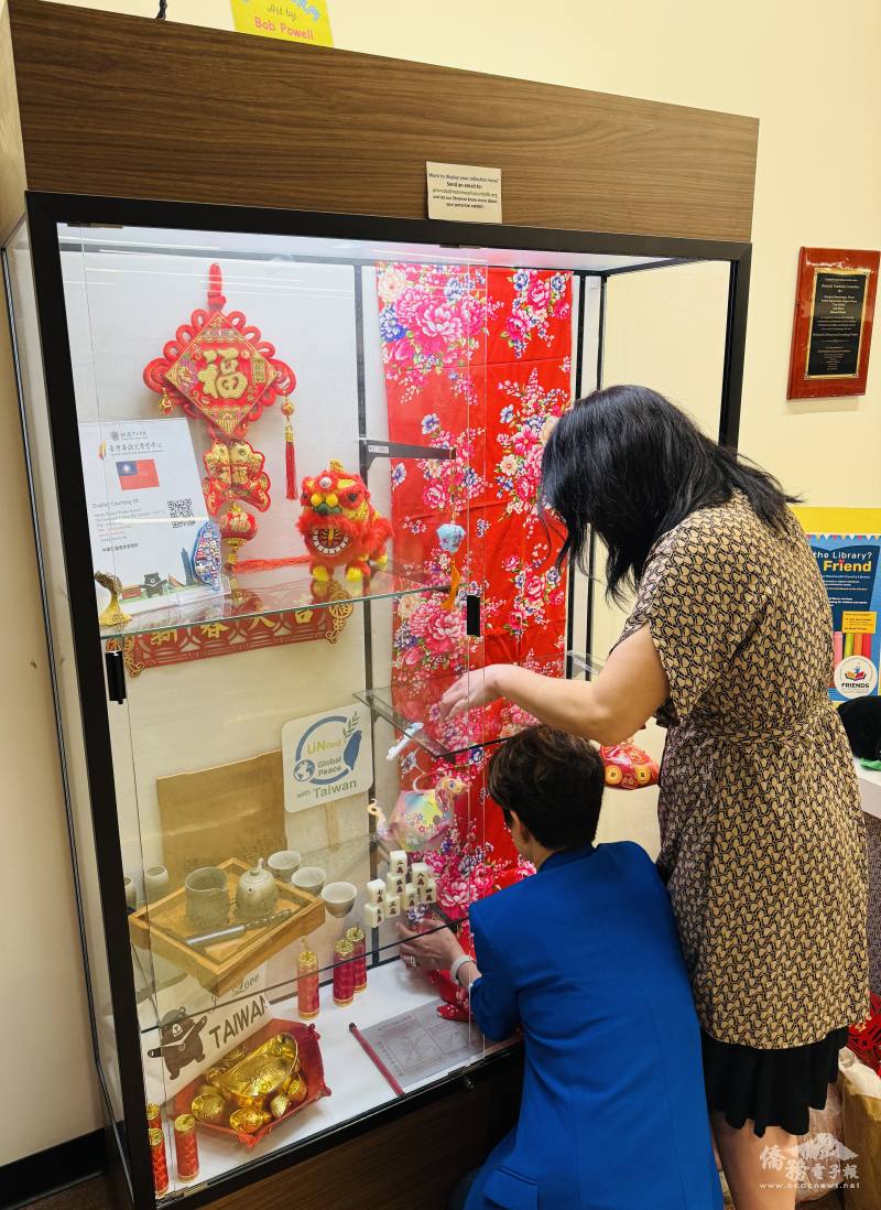 新海團隊齊心協力佈置臺灣文化展，精心打造臺灣文化魅力的視覺饗宴