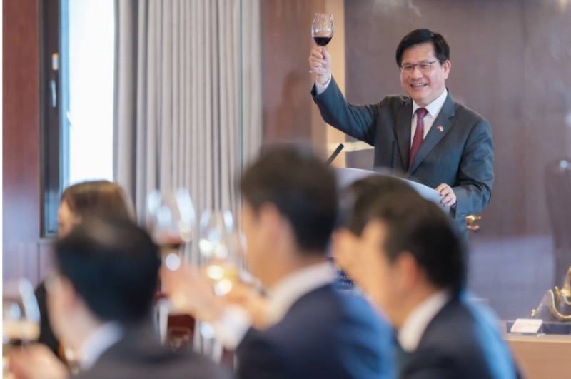 外交部長林佳龍午宴日本自民黨青年局長中曾根康隆眾議員一行