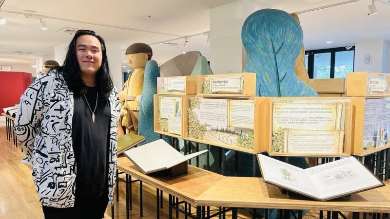 探索館同理心展區有著介紹加拿大寄宿學校的部分，這也是加拿大原住民音樂人Aysanabee他外公經歷過的傷痛故事。