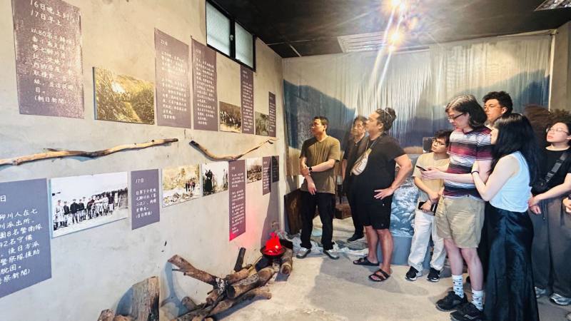 加拿大團隊造訪七腳川山下基地特展，也分享兩國原住民被迫遷移的處境。