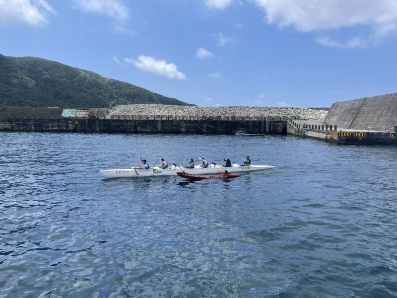 5月3日上午10時50分，均一高中學生們完成航行，抵達綠島南寮漁港
