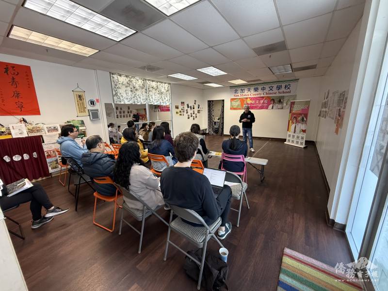 每位學生進行個人簡報