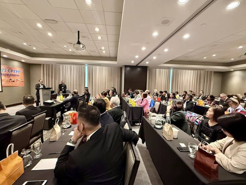 台灣僑界組成的「加拿大CPTPP委員會」與北美洲台灣商會聯合總會在多倫多主辦加入CPTPP貿易論壇。(中央社提供)
