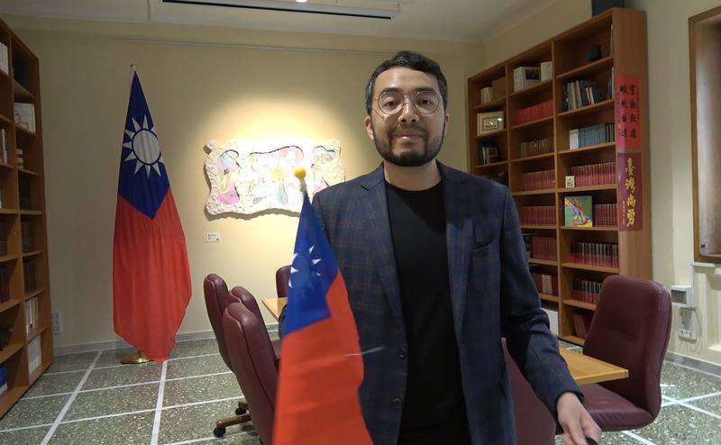 台美混血的莊文生（Vincent Stubbbs）到駐教廷使館參觀感到非常興奮，他表示自己是驕傲的台灣人，希望有一天能搬到台灣居住。