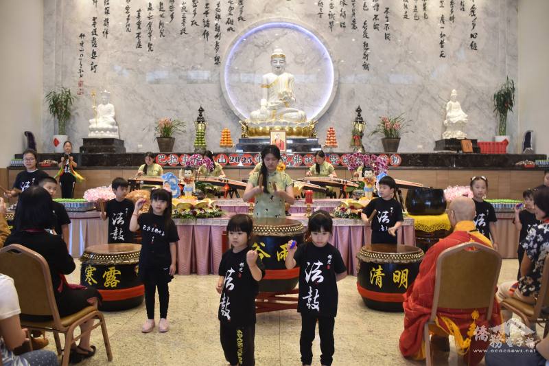 佛光山社教課法鼓班學員首次登臺演出