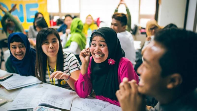 Google旗下慈善組織Google.org 5日公布「亞太AI機會基金」第一階段資助的49個單位，包括台灣非營利組織One-Forty。圖為One-Forty希望透過母語教學，讓東南亞移工學會運用人工智慧（AI）技能。（Google提供）