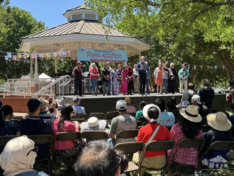 Plano AsianFest 2025吸引上萬人參加，市長John B. Muns到場致詞