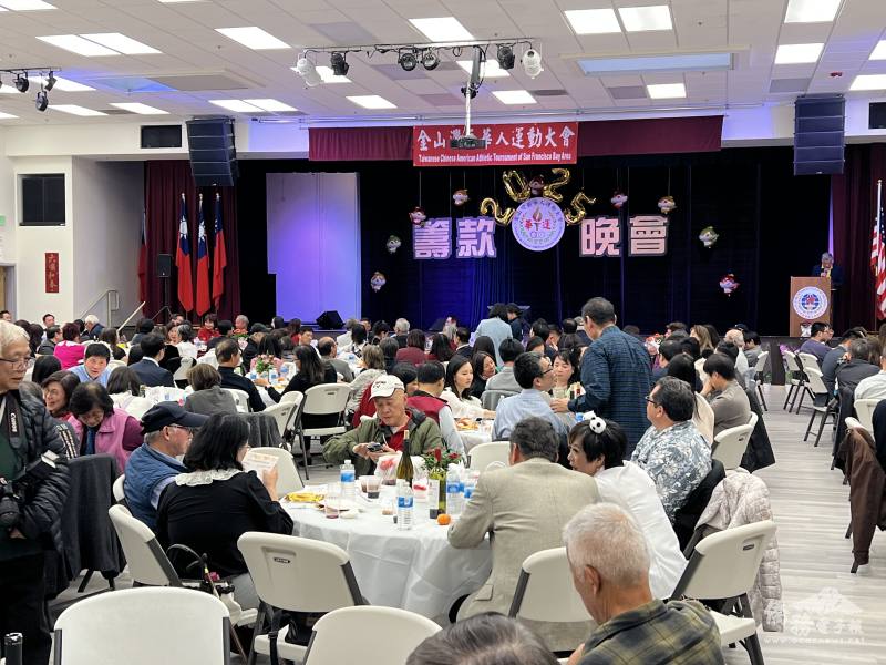 籌款晚會超過三百位僑界人士踴躍出席