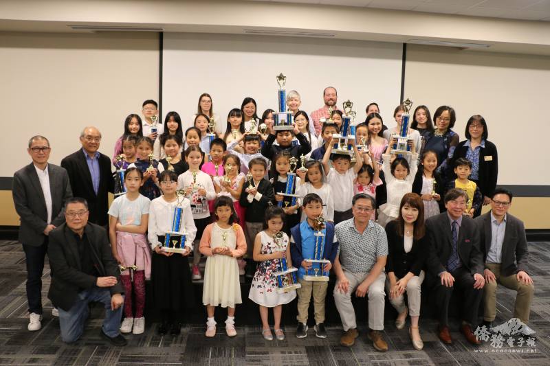 僑領和團隊、參賽優勝學生合照