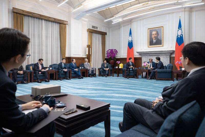 President Lai meets with Japanese Diet Member and former Minister of Economy, Trade, and Industry Nishimura Yasutoshi.